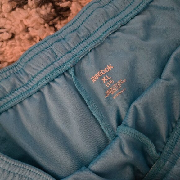 Women's XL Reebok Activewear Shorts - Picture 2 of 2